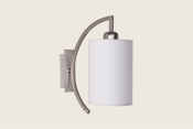 Flam wandlamp met cilindervormige lampenkap.