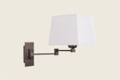 Oletta wandlamp met piramidevormige lampenkap.